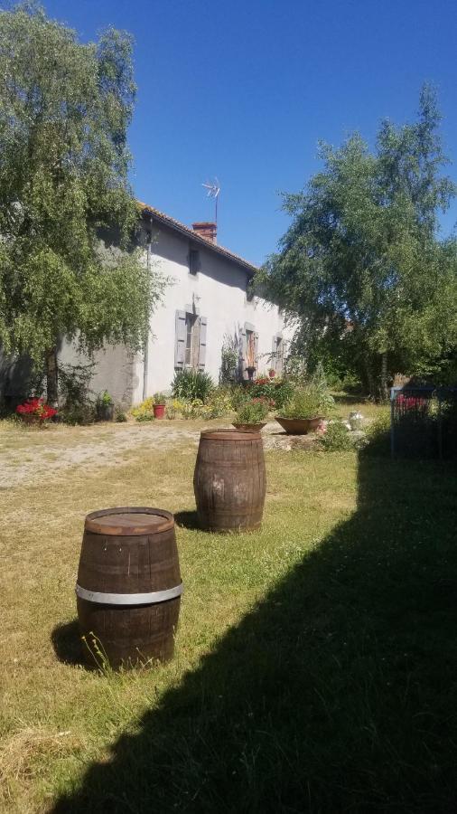 Chambres Et Gite Dans Un Lieu Calme Et Champetre Gourge Les Grippeaux Proche Parthenay المظهر الخارجي الصورة