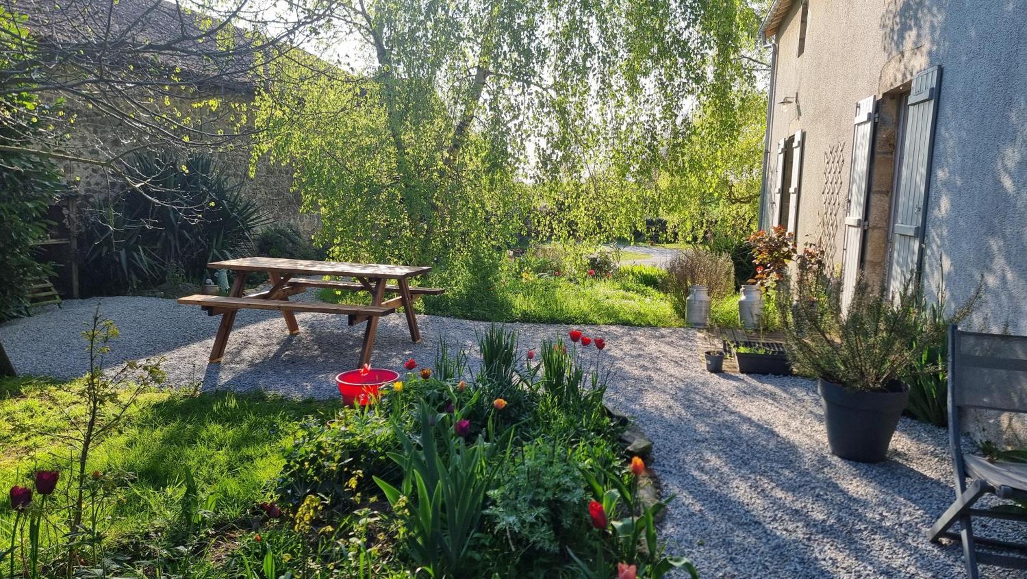 Chambres Et Gite Dans Un Lieu Calme Et Champetre Gourge Les Grippeaux Proche Parthenay المظهر الخارجي الصورة